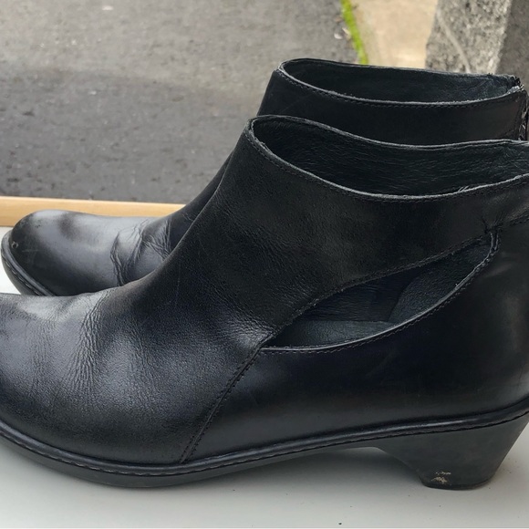 Dansko Bonita Black Leather Booties Boots Shoes Cut Out Zip Back EUR 39 US 8.5 - Picture 4 of 12